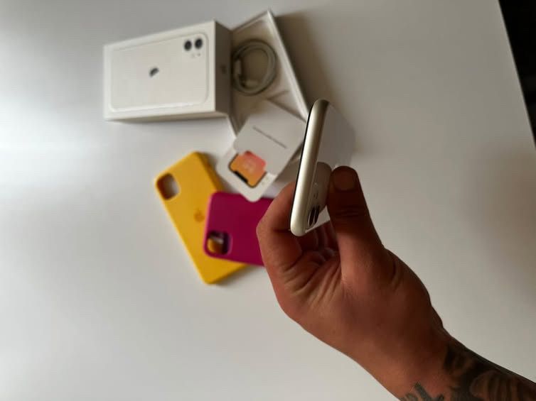 Като нов! Iphone 11 White 128gb.