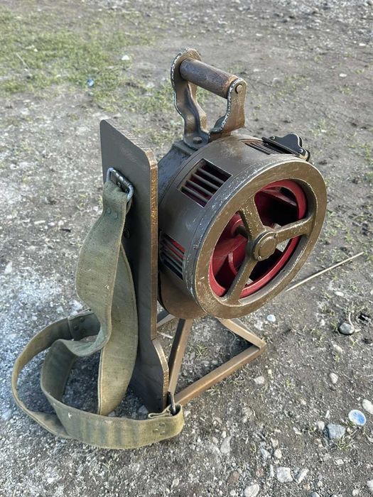 Военна Ръчна Сирена за Въздушна Тревога