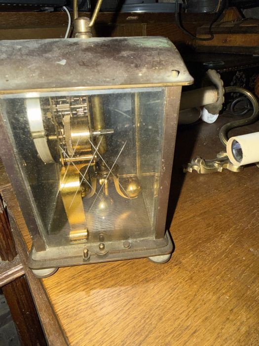 Ceas fir torsiune, vechi. Trebuie servisat.