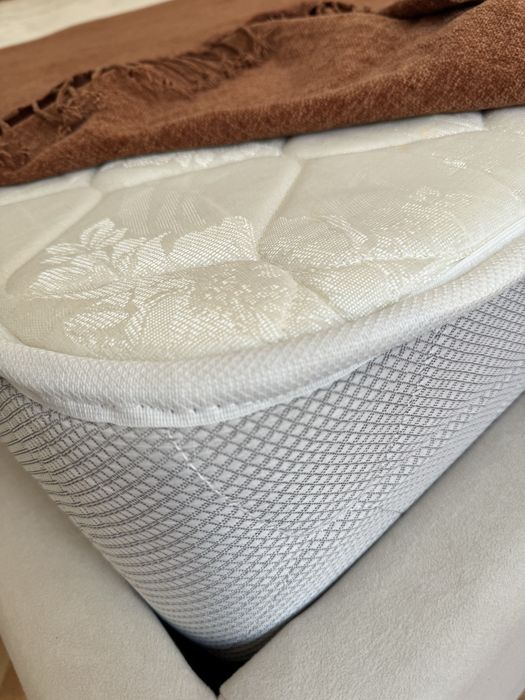 Продам кровати с матрасами