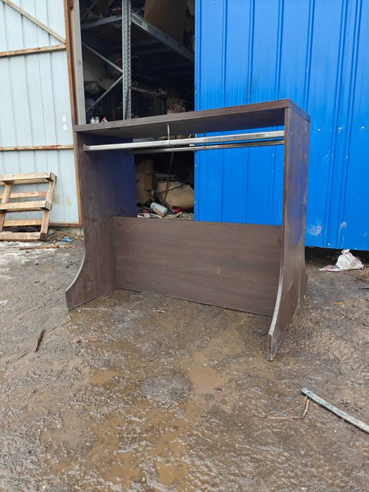 Торговая стойка для одежды