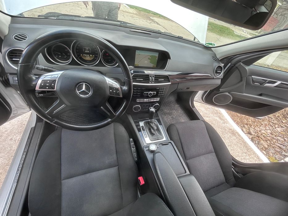 Vând Mercedes-Benz C200 W204 – 136 CP