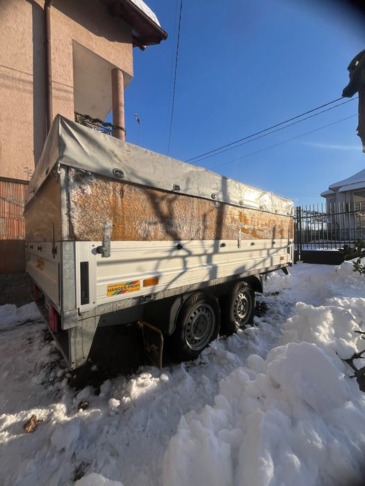 Remorcă cu sistem de frânare