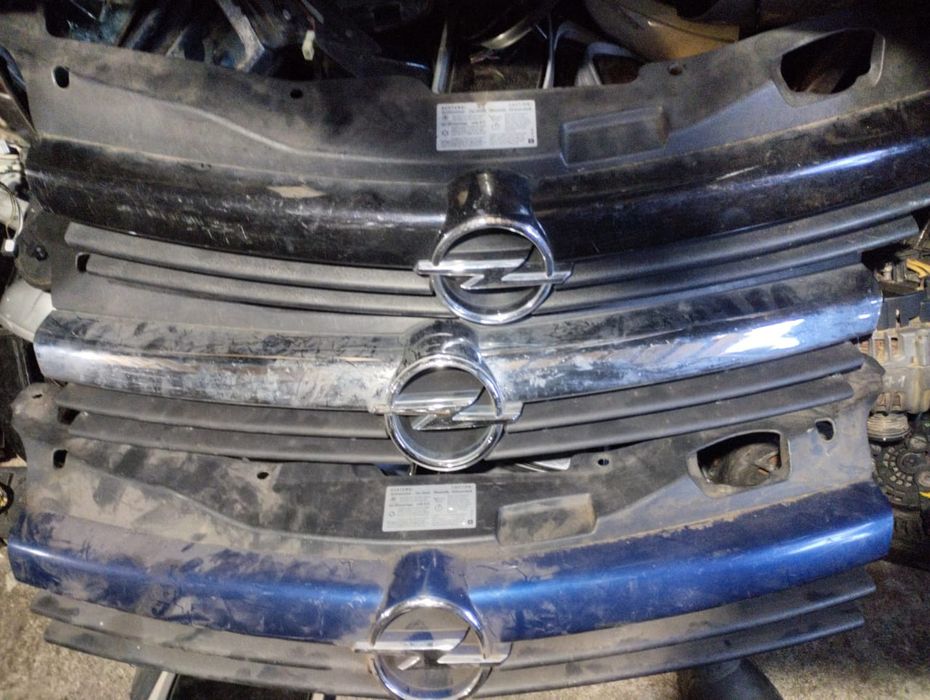 Решетка радиатора на Опель Астра Н