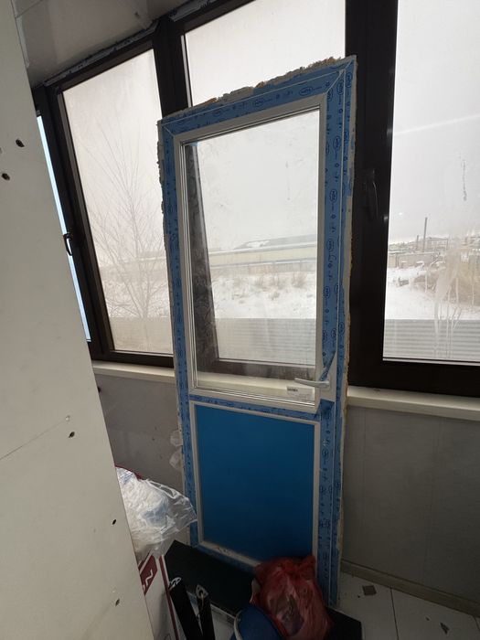 Дверь пластивакая б/у