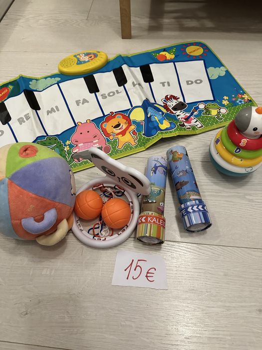 Продавам контейнер с детски играчки