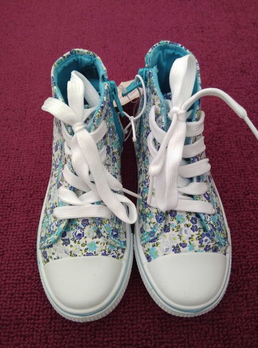 Нежни флорални кецове, номер 28 (стелка 17,5 см)