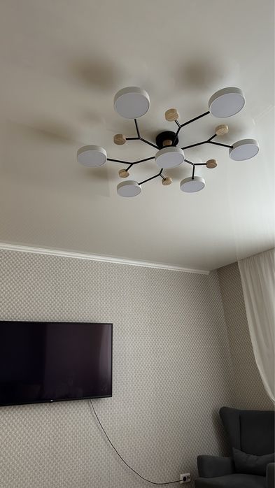 Продам люстру