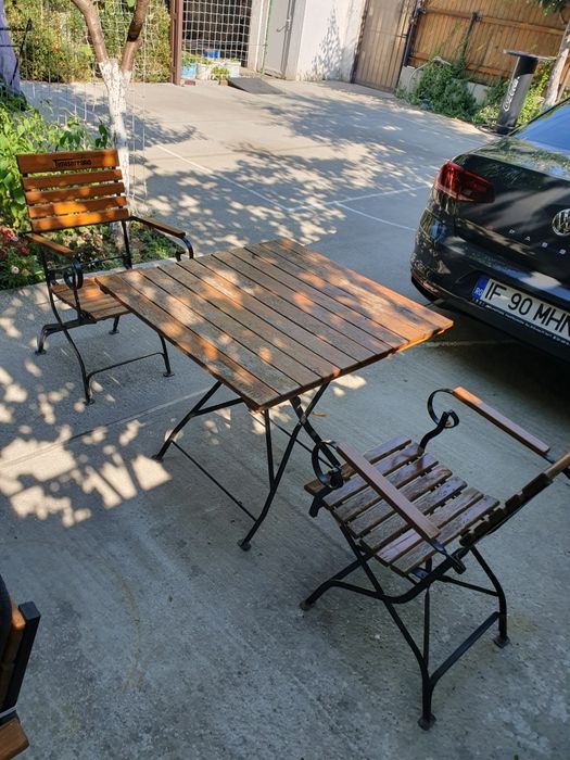 Băncuțe de terasă.masă și 2 scaune
