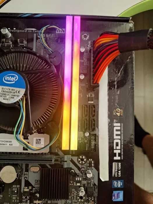 Kit Corsair Vengeance RGB RS 64GB DDR4 2x32GB  3200Mhz