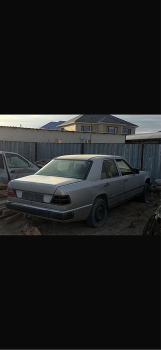 Мерседес Бенс W124 Mercedes Benz W124 E-Class
