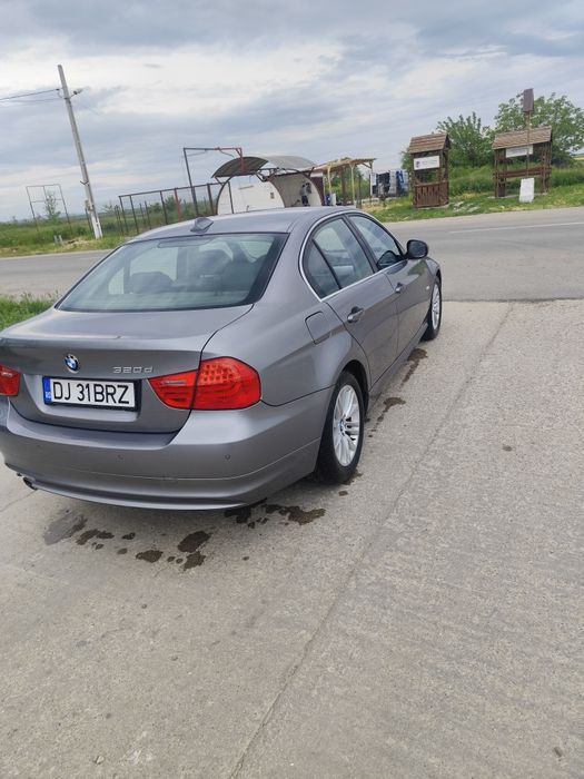 Vând BMW  320 d an 2011