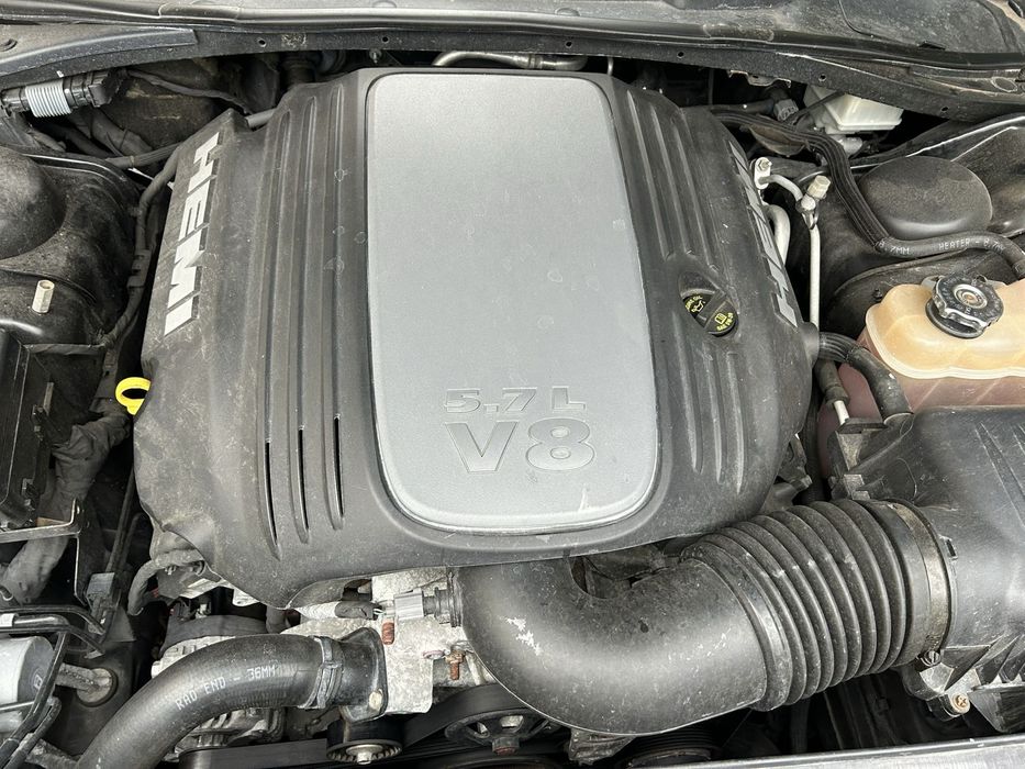 Dodge Challenger 5.7 Hemi manual facelift