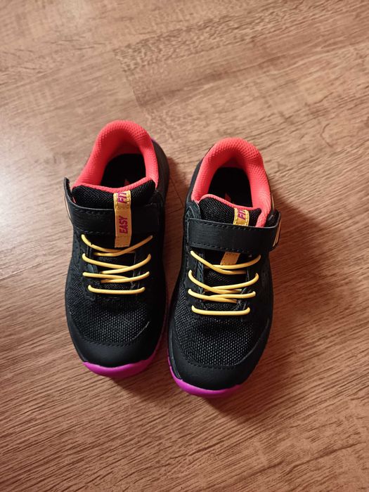 Нови детски маратонки, Марков и 28 номер