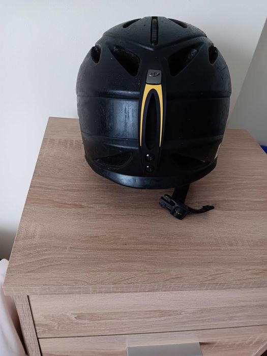 Ски, щеки, каска и обувки номер 38,