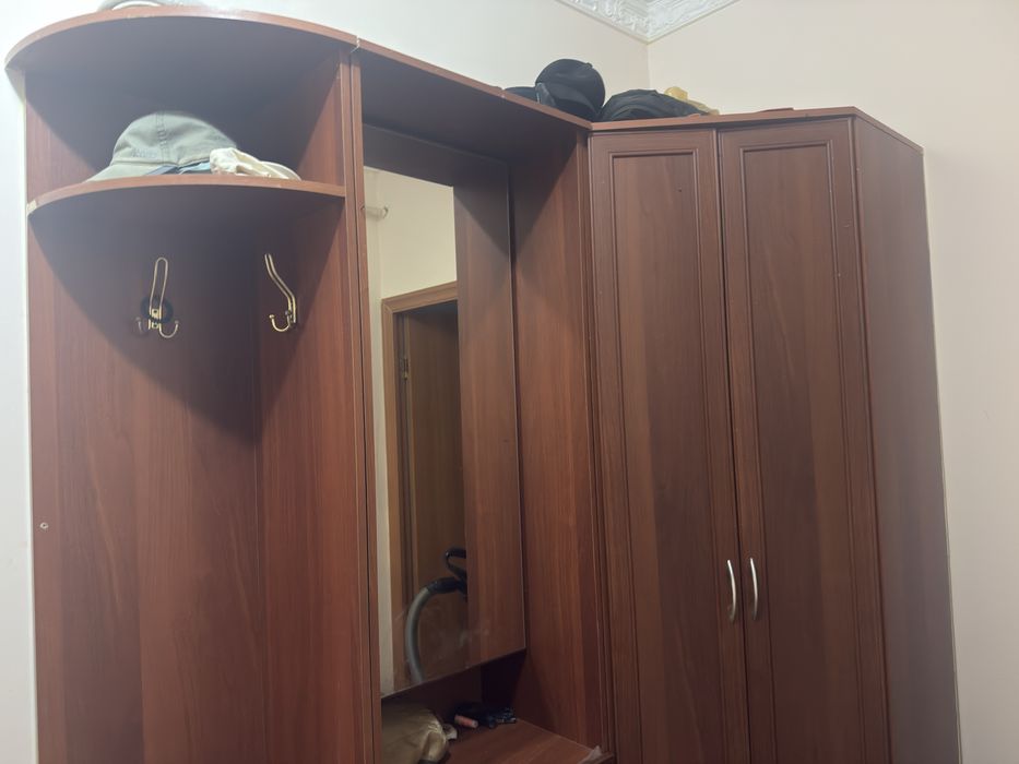 Продается шкаф для прихожей
