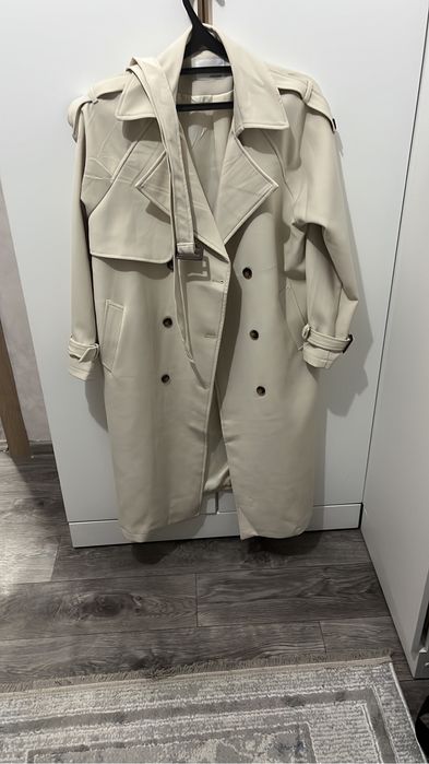 Продам верхнюю одежду 42-44