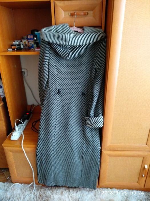 Продам пальто женское длинное