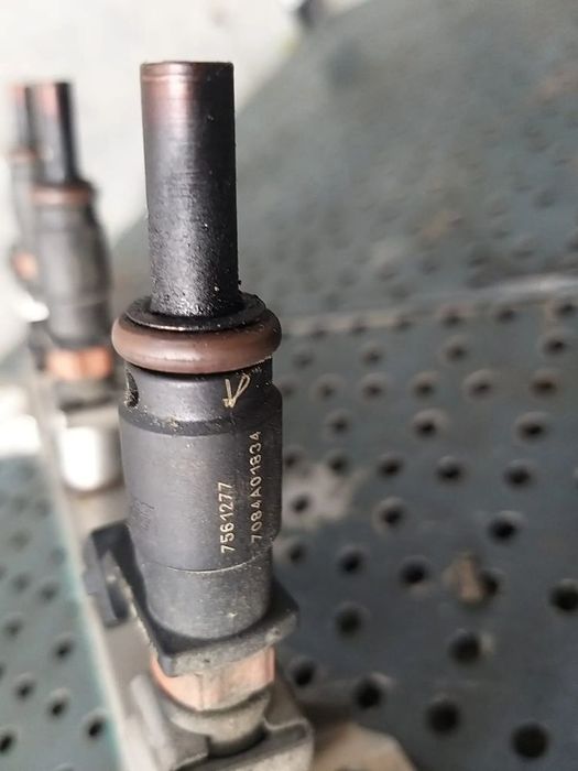 Rampa cu injectoare 1.6 b bmw seria 1 e87 7561276 7561277