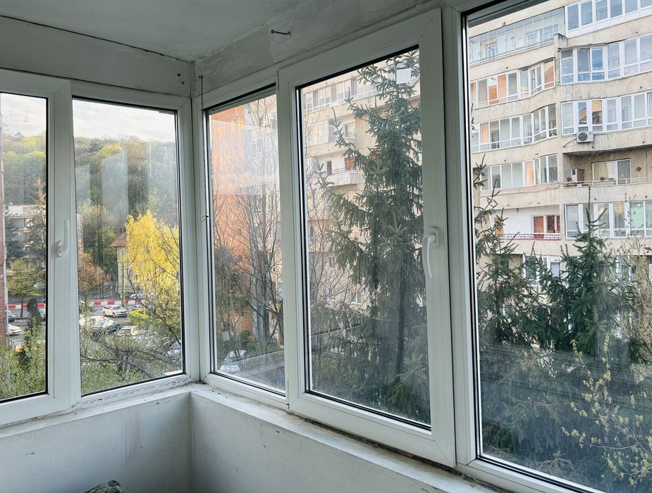 Proprietar/ vand apartament 2 camere decomandat/ zona trei alimentare