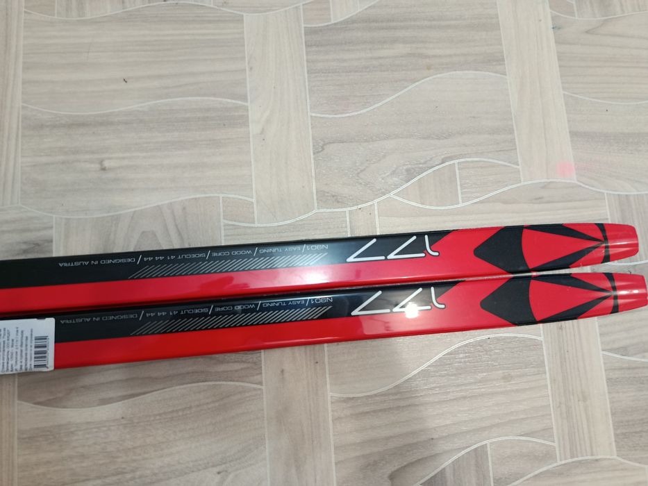 Продам беговые лыжи,палки и ботинки