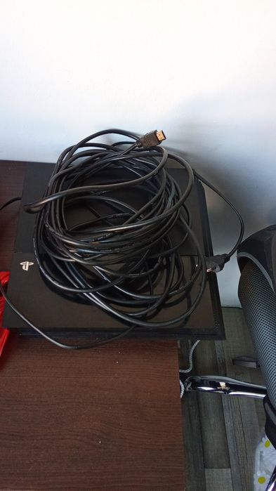 Vând ps 4 urgent