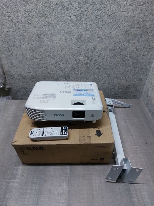 EPSON CB-E01
Проектор HDMI