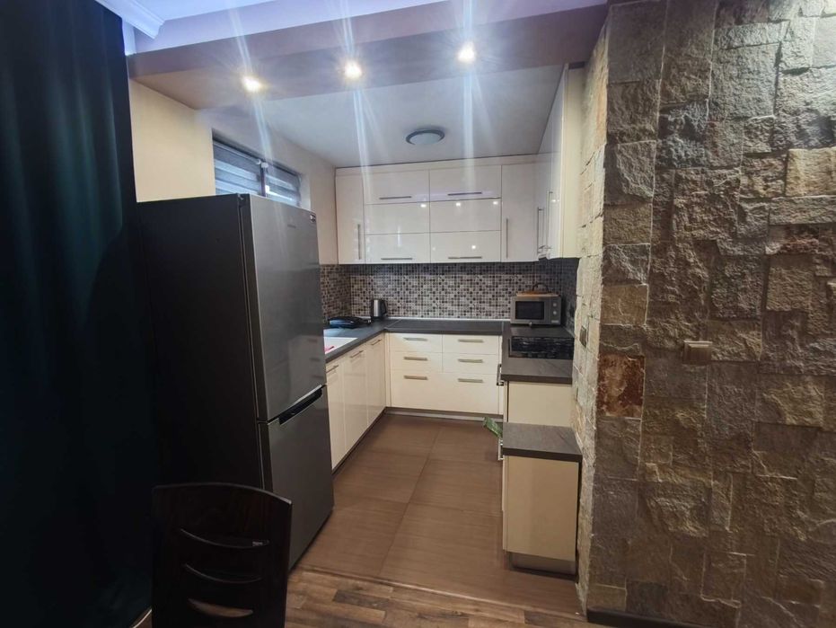 Дава се под наем Тристаен апартамент в Ямбол, Аврен - 86 кв.м за 510.51 € - Снимка #7