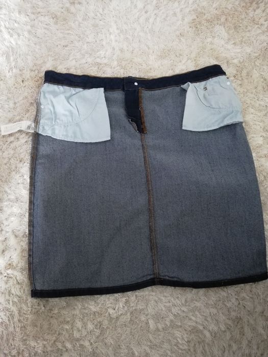 Vând fusta de blugi mr 48culoare bliomaren.