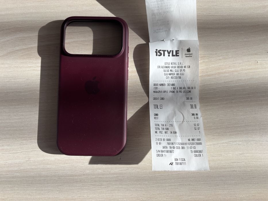 Husa iPhone 18 Pro Apple Silicone Case - Burgundy