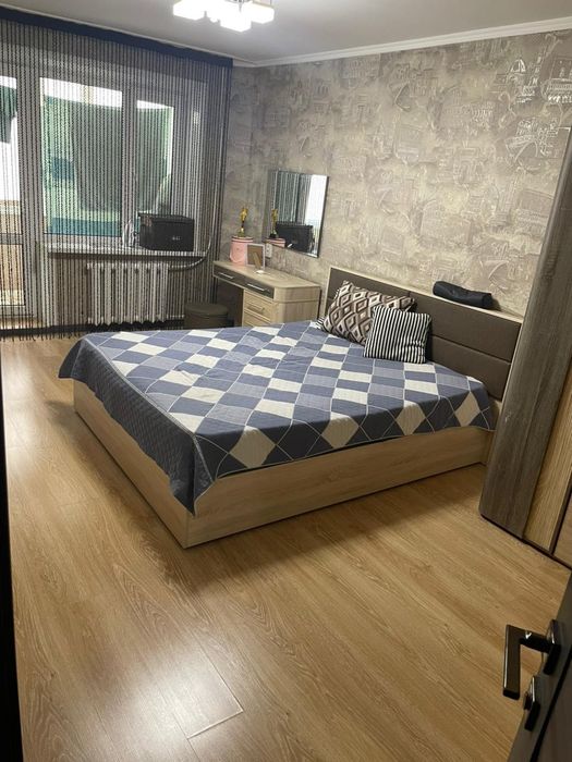 Продам 4 ком кв 101 м2 в микрорайоне Кунаева