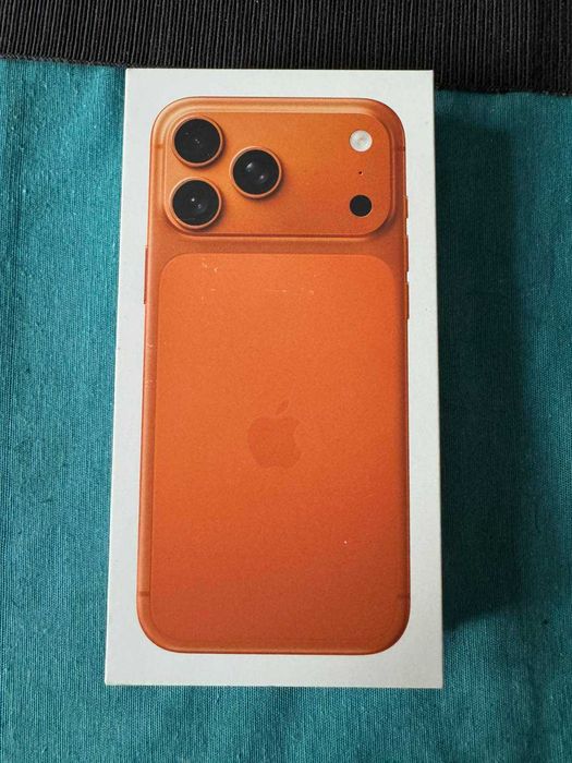 Продавам Смартфон Apple iPhone 17 Pro Max, 256GB, 5G, Cosmic Orange