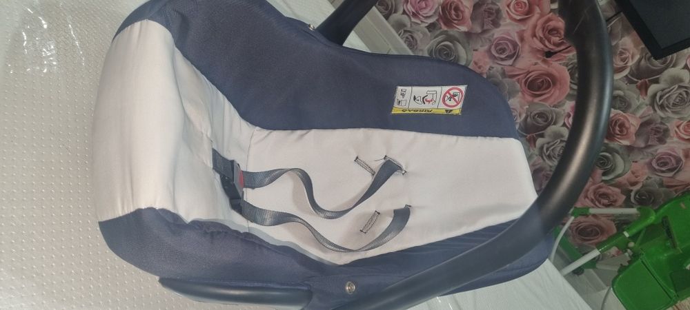 Автокресло       *