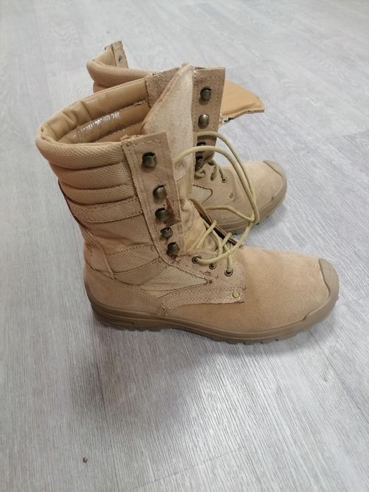 Ботинки с высоким берцем