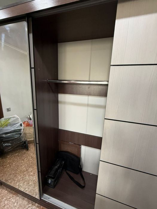 Шкаф купе с зеркалом