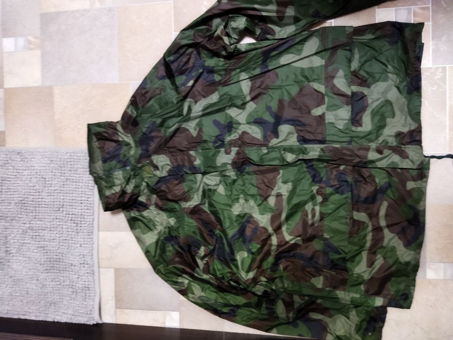 Камуфлажни костюм и шлифер