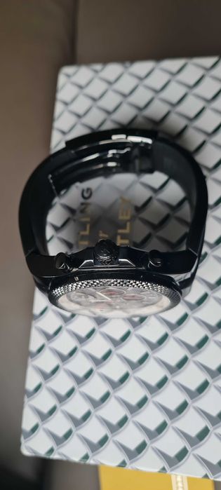 Breitling Bentley GMT
Midnight Carbon Limited Edition