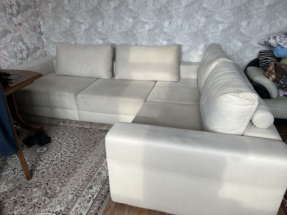 Угловой диван в отличном состоянии