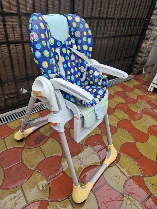 Scaun copil  si cu Măsuțe în fața