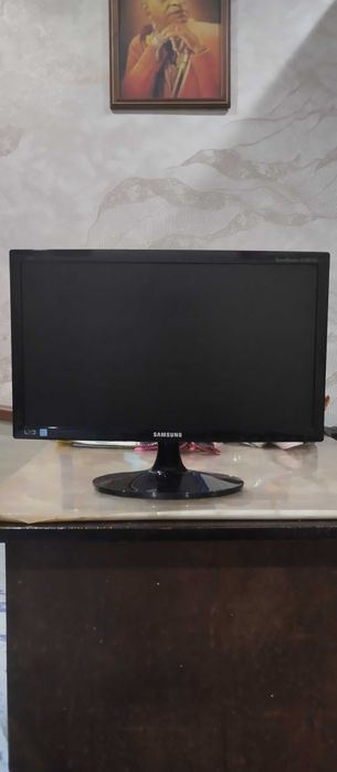 Монитор 19 SAMSUNG