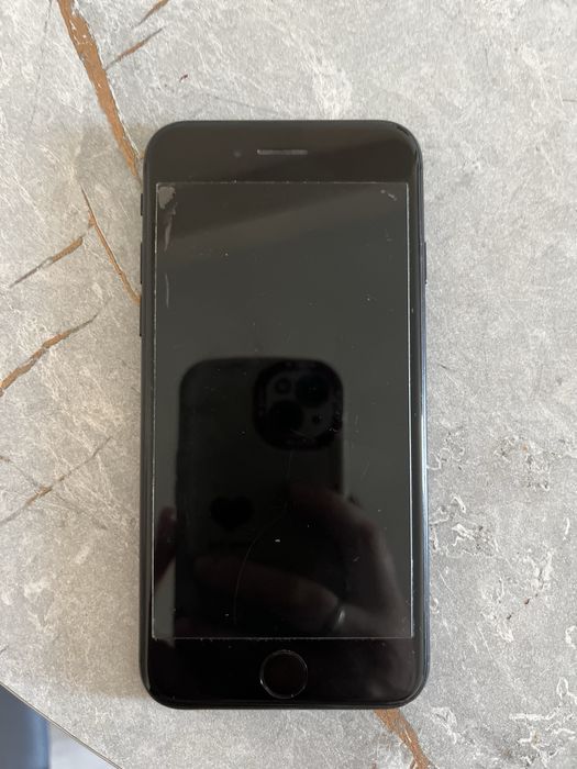 Продам  Айфон SE 2020