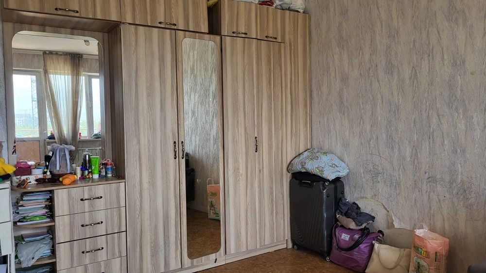 Шкаф сатылады. өте ыңғайлы, сыйымды. Ұқыпты ұсталған.