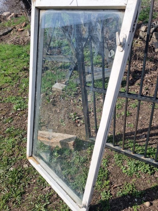 Vând ferestre duble