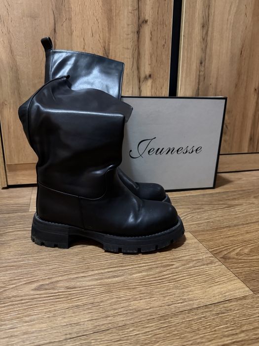 Зимние черные  сапоги