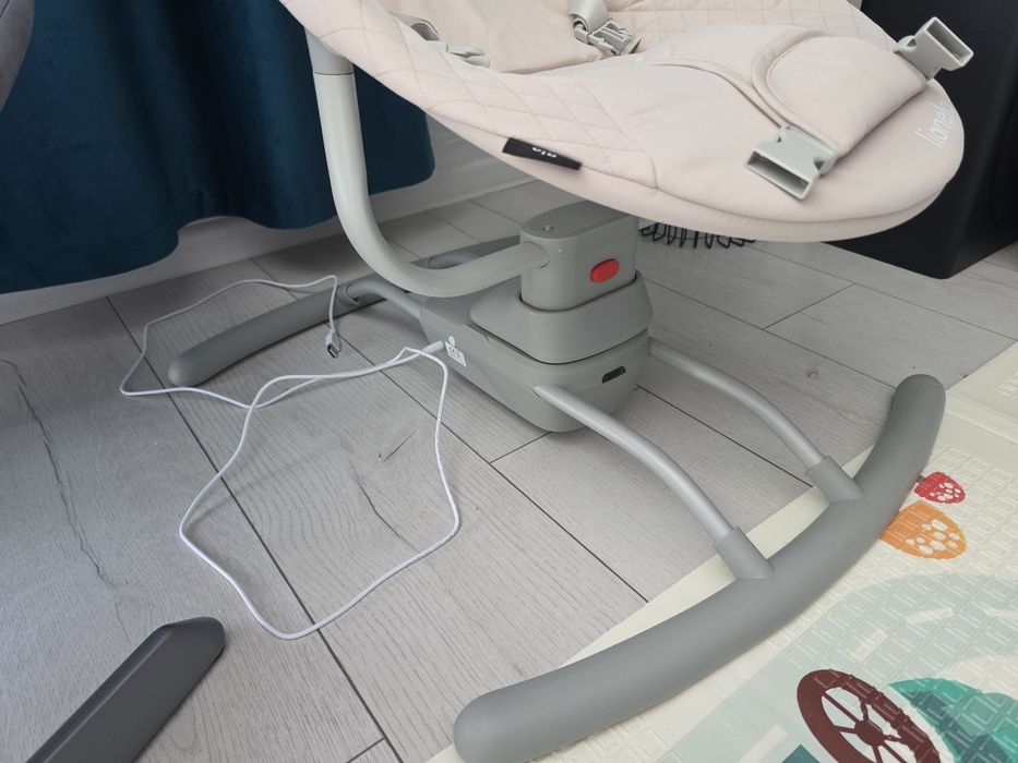 Leagan Lionelo Rio Electric Cu 3 viteze de leganare  8 melodii Cu telecomanda Cu husa detasabila Cu perna detasabila