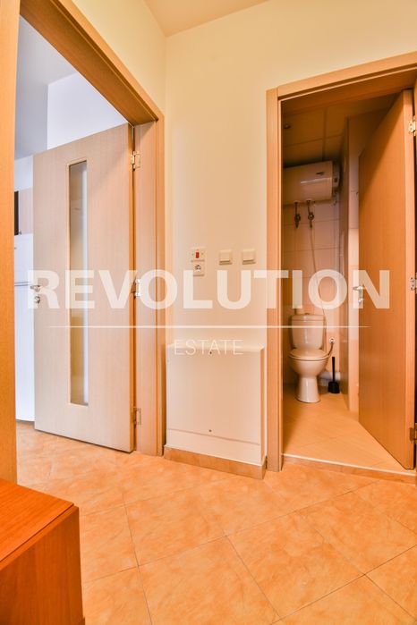 Двустаен апартамент в ж.к. Младост 4.