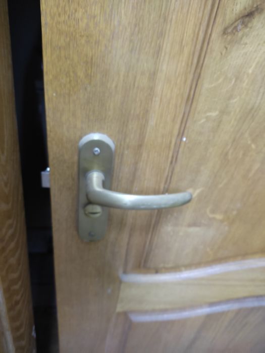 Деревянная дверь