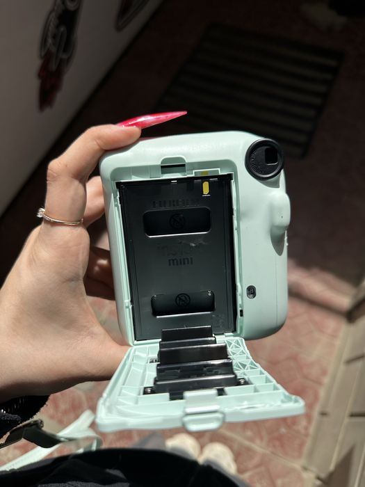 продам instax mini 12