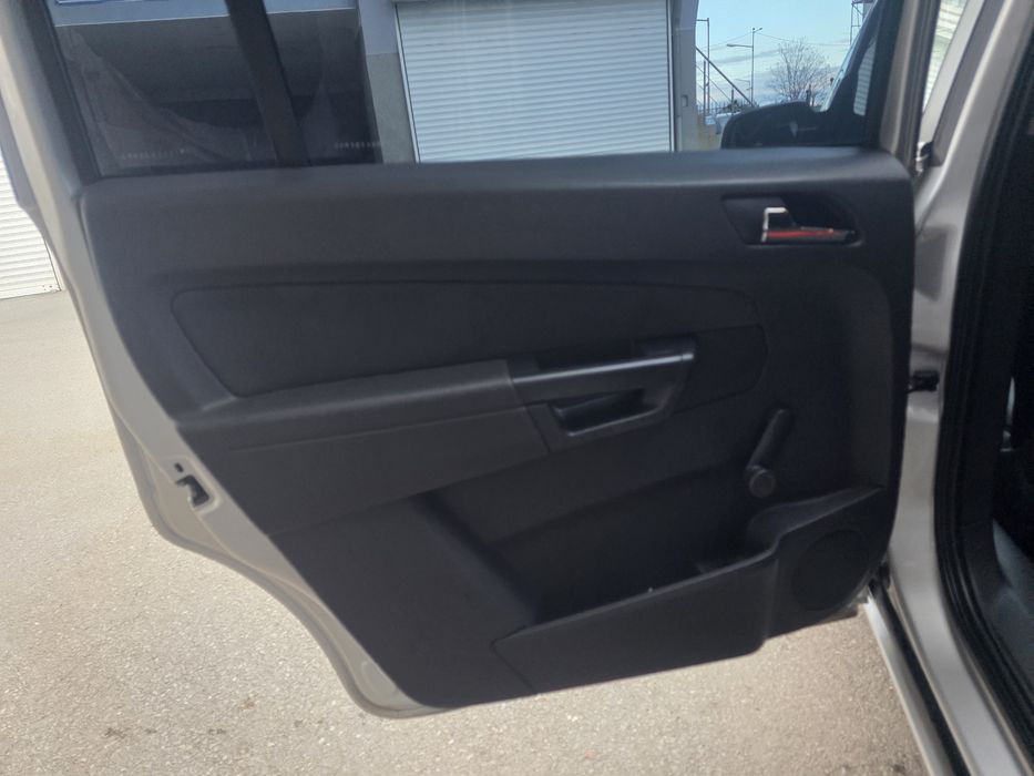 Продавам Опел Зафира 1.9 120