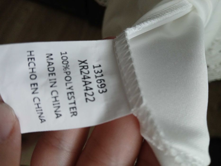 Бяла дантелена рокля